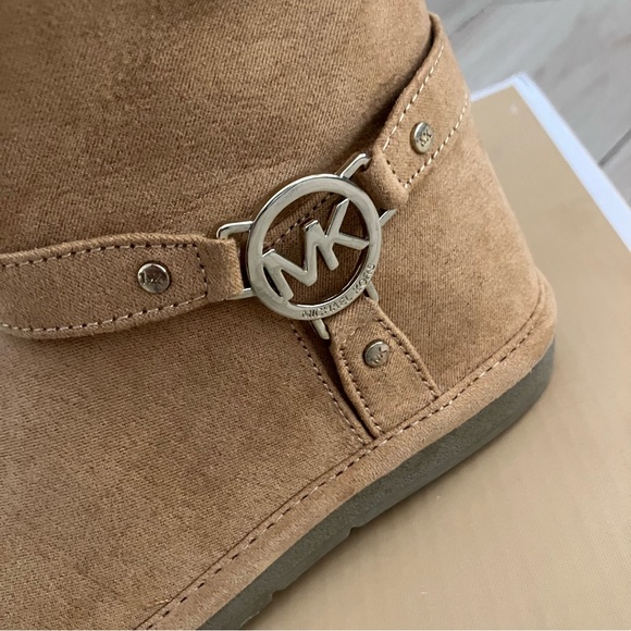 Toddler Girl Michael Kors boots - Picture 7 of 12
